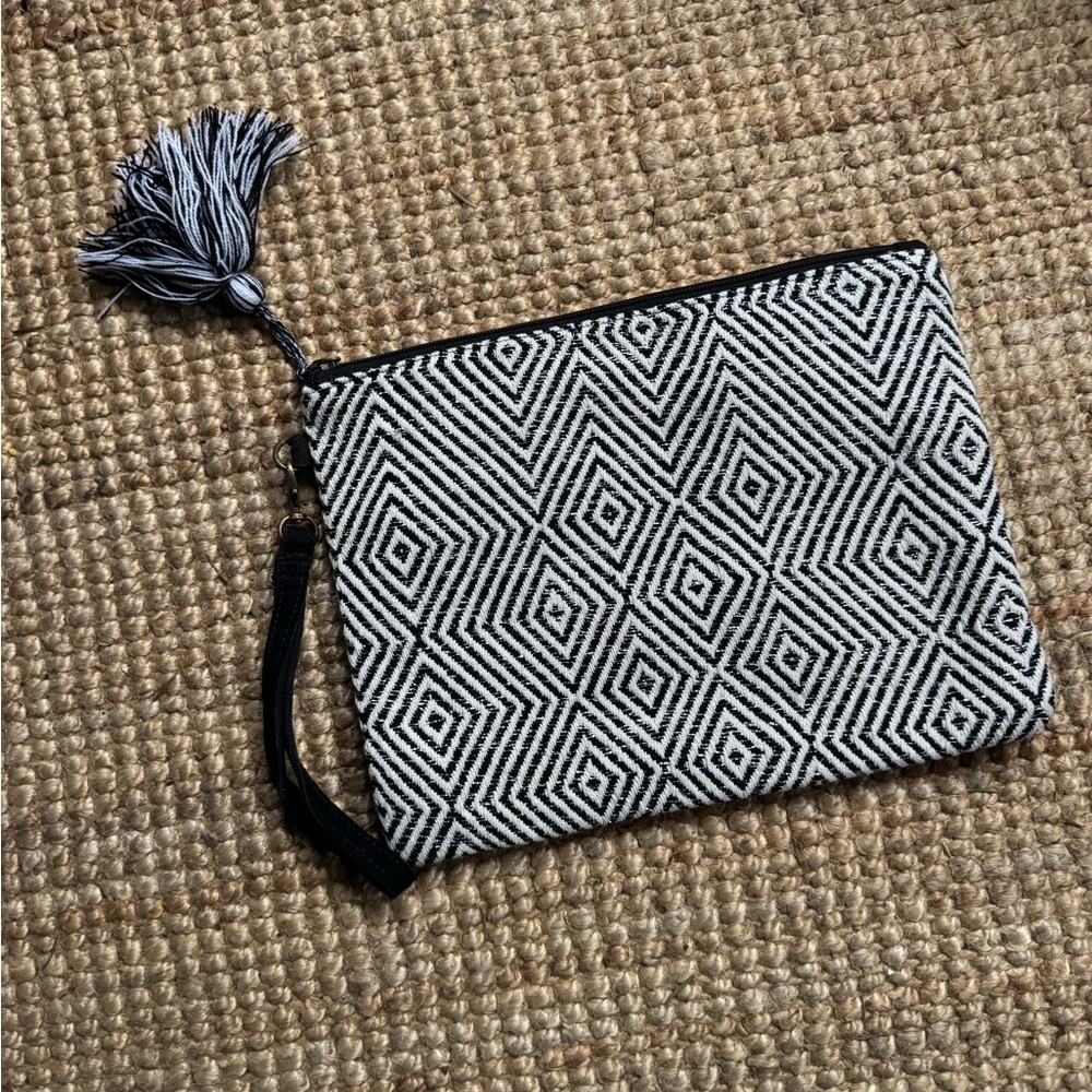Black and White Geometric Wristlet Clutch